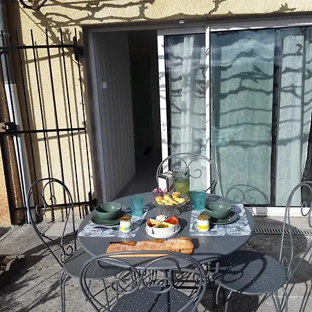 La Clef Des Champs Bed & Breakfast