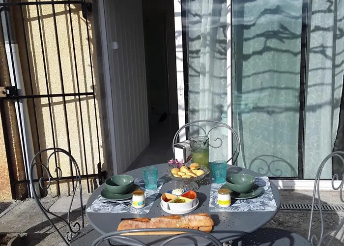 La Clef Des Champs Bed & Breakfast